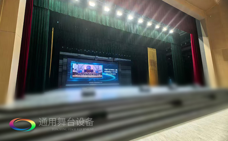 戴南文化藝術(shù)中心禮堂舞臺(tái)機(jī)械、舞臺(tái)吊桿等全面升級(jí) 賦能多元藝術(shù)呈現(xiàn)